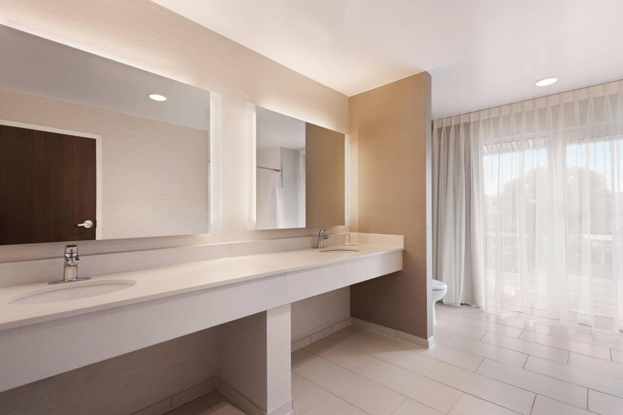 Fairfield Inn & Suites By Marriott Charlottesville Downtown/University Area Εξωτερικό φωτογραφία